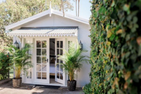 Studio 26: Central, Hampton’s Poolside Hideaway